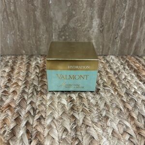 Brand new Valmont Moisturizing with a mask